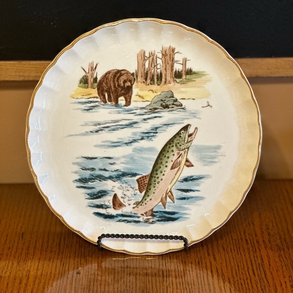 Vintage Hand Painted Bear and Trout Plate - Picture 4 of 4